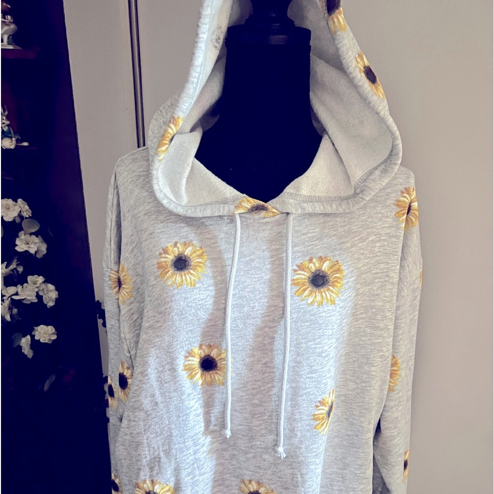 sunflower 🌻 Hoddie juniors size 19 gray & yellow sunflower